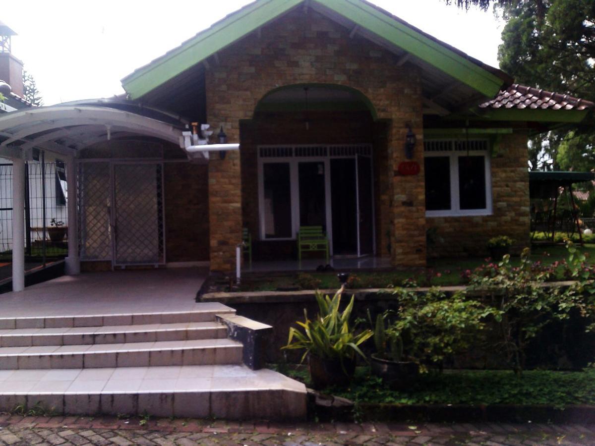 Villa Kota Bunga Blok C4-1 치파나스 외부 사진